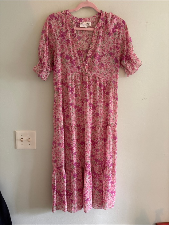 signify Dresses & Skirts - Signify floral v neck short sleeve midi dress S